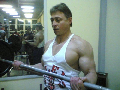 Валерий Тихомиров: "Бодибилдинг - это стержень, вокруг которого крутится жизнь..."